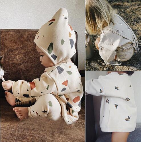 ベビー服 ロンパース 上下セット男の子と女の子の綿のスウェットとズボン2点セット新生児服