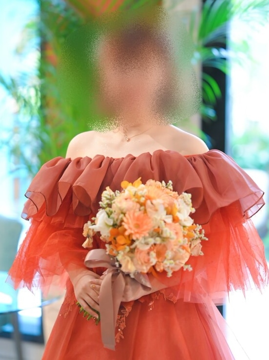 実例写真！取り外しオフショルダー テラコッタ色 キラキラグリッターチュール 色直し 花嫁 前撮り