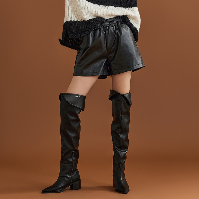 P2965 レザー ショート パンツ