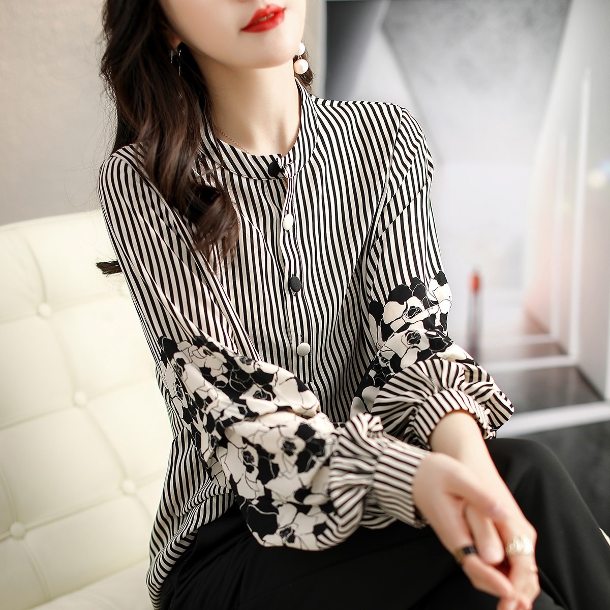 モノトーンシフォンシャツ カジュアルシフォンシャツ ストライプトップス 花柄ストライプシャツ トップス シャツ 袖あり 長袖 ボリューム袖 Uネック ハイネック スリム ストレート Iライン スマート