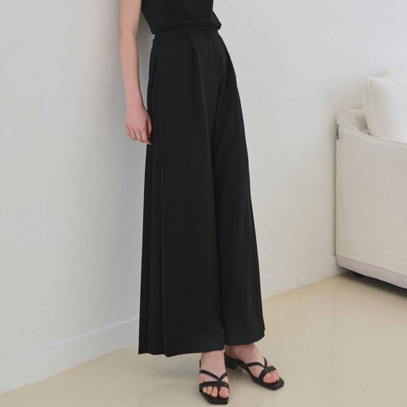 すっきりとしたシルエットのワイドパンツ_3色展開