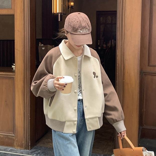 アウター ジャケット スタジャン 春 秋 冬 2色展開 バイカラー バック ロゴ デザイン レディース 個性的 大きめ 長袖 ベージュ グリーン カジュアル 体型カバー かわいい オシャレ こなれ感 5,379円