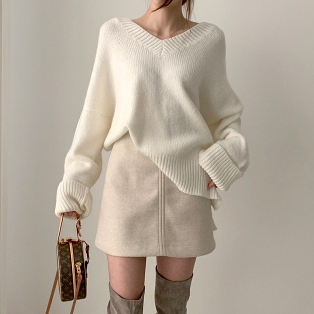 トップス セーター プルオーバー 長袖 ボリューム袖 ミディアム丈 Vネック かわいい 大人可愛い きれいめ シンプル 上品 おしゃれ かっこいい カジュアル レトロ ラフ ルーズ こなれ感 個性的