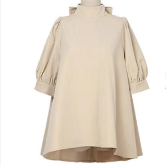 レディース シャツ ブラウス 半袖 パフスリーブ スタンドカラー ワイド 裾ワイド フェミニン リボン かわいい 大人可愛い きれいめ シンプル カジュアル 上品 おしゃれ レトロ こなれ感 ラフ