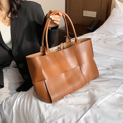 バッグ カバン 鞄 レディース レディースバッグ トートバッグ 仕事用バッグ PU革バッグ 便利 大容量 収納 多収納 高見え 韓国 格上げ 大人可愛い おしゃれ お洒落 レトロ エレガント 存在感