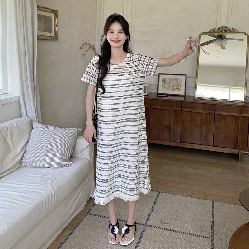 実際のファッションタッセルストライプニットドレス2024新しい怠惰な風カラー衝突カジュアル半袖ミッドレングススカート