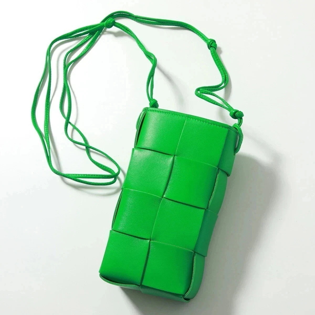 BOTTEGA VENETA ボッテガヴェネタ ショルダーバッグ CASSETTE カセット 730541 VCQC4 マキシイントレ レザー フォンケース 鞄