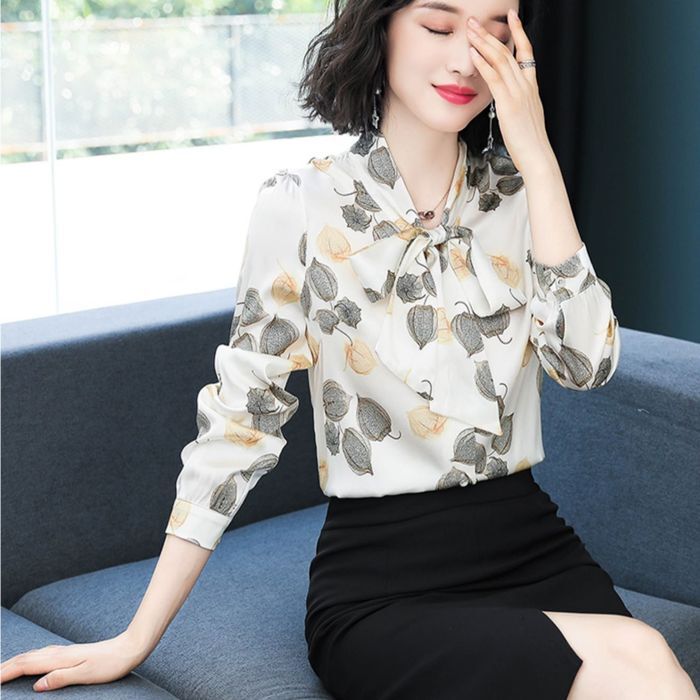 トップス シャツ レギュラー丈 袖あり 長袖 Vネック リボンタイ プリント かわいい カジュアル おしゃれ お洒落 かっこいい レトロ こなれ感 ラフ メンズライク ボーイッシュ 花柄 ストライプ