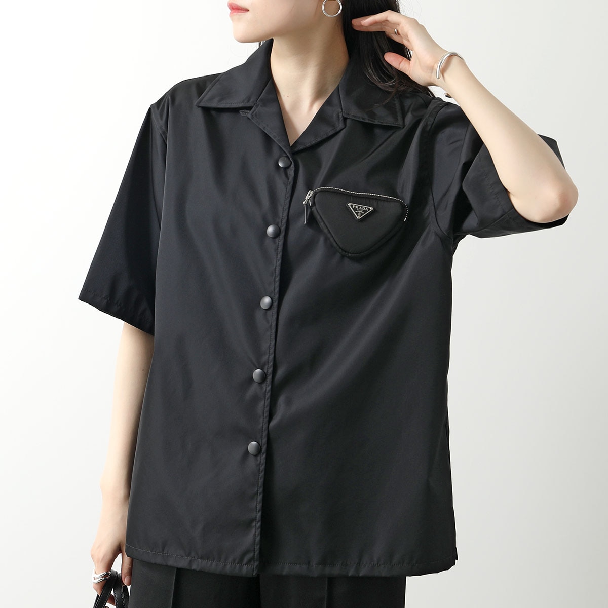 PRADA プラダ シャツ 24X702 1WQ8 レディース Re-Nylon リナイロン 半袖 ポーチ付き トライアングルロゴ ブラウス F0002/NERO
