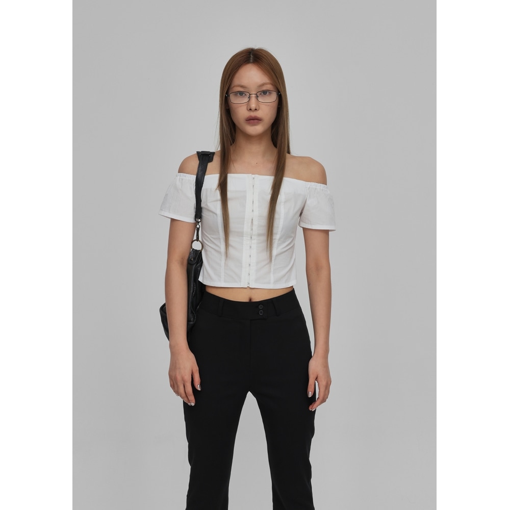 ブラックアップ [MADE] ピエールフックオフショルダーブラウス