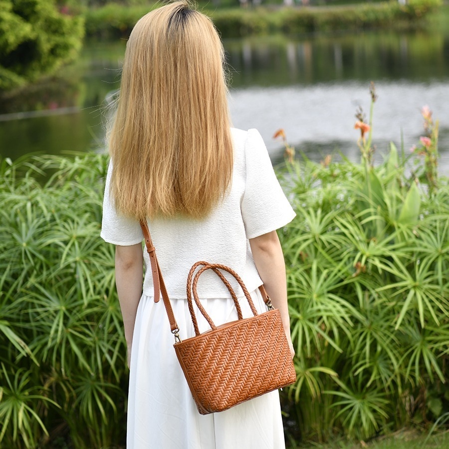 2024秋冬新作レディース本革ハンドバッグレトロな頭層牛革編みおかずかごバッグ