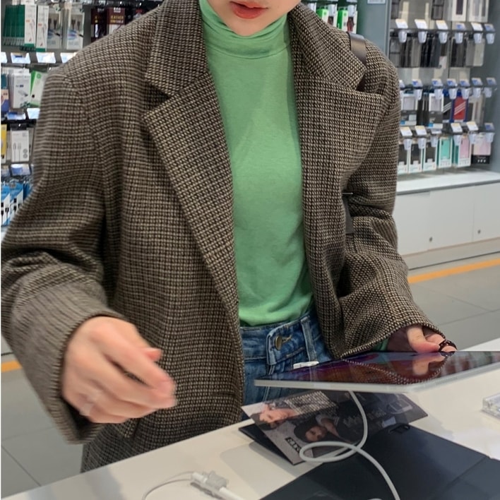 アウター ジャケット テーラードジャケット 長袖 襟付き 前開き ボタン ミディアム丈 ポケット 大人可愛い 可愛い きれいめ シンプル 上品 おしゃれ レトロ かっこいい カジュアル こなれ感