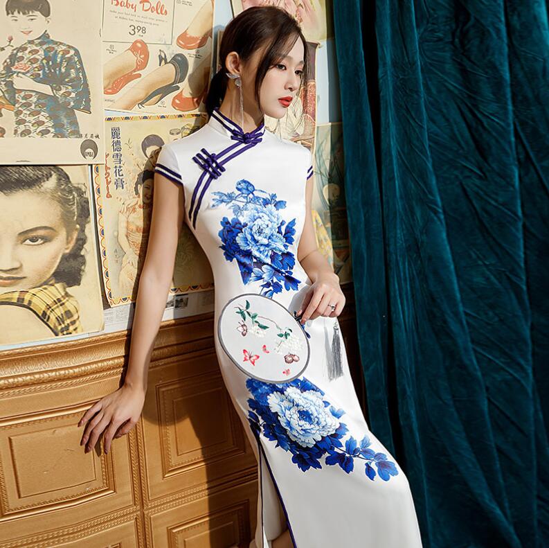 半袖チャイナドレス ロング丈チャイナドレス レディースワンピース 華流ドレス チャイナボタン 青花柄 白地 スリット ダンス衣装 中華古典風 細見え 撮影 二次会 演奏会 ハロウィンパーティー 舞台衣