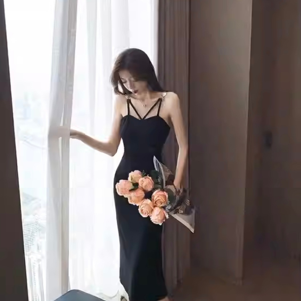 ワンピース 韓国 オルチャン キャミドレス ワンピ シースルー 透け感 膝丈 ミモレ丈 ミモレ 袖なし ノースリーブ スリム タイト 細身 ストレート ウエストマーク Vネック きれい きれいめ 5,513円