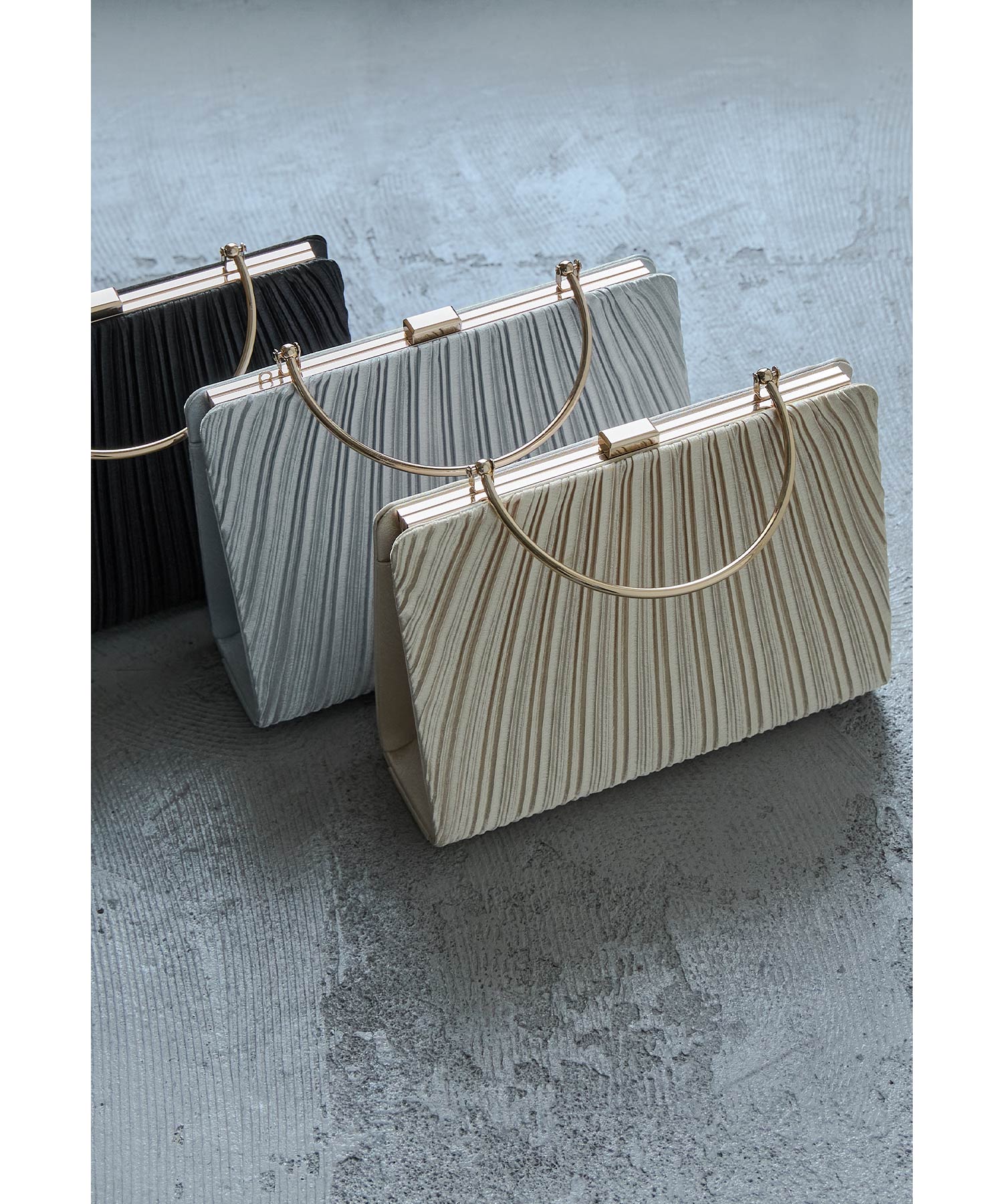 サテンプリーツハンドバッグ パーティーバッグ 2way がま口 スクエア ショルダーバッグ 肩掛け 斜めがけ 大きめ 結婚式 お呼ばれ セレモニー パーティー 二次会 披露宴 謝恩会 成人式 同窓会