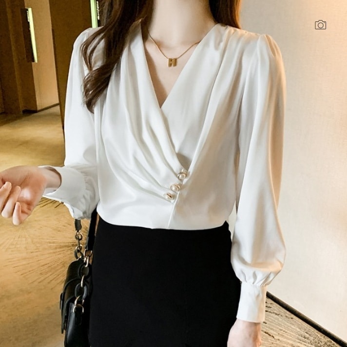 上品 モテコーデ トップス ブラウス 袖あり 長袖 ボリューム袖 Vネック 襟なし かわいい 可愛い きれいめ シンプル 上品 おしゃれ お洒落 レトロ 可愛い 女子 こなれ感