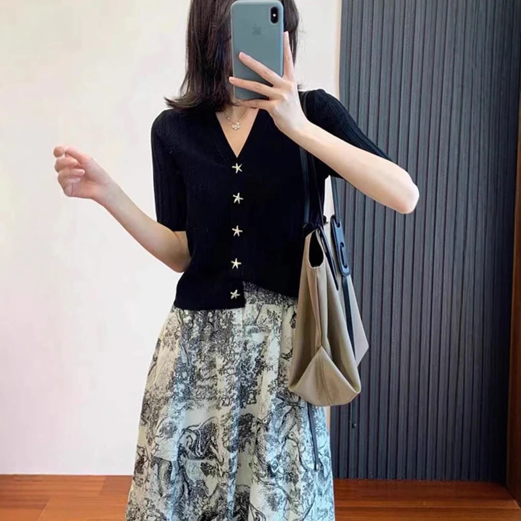 【超お得1つ買うと10個もらえる】メガ割夏でも着れる！サマーニット ニットウェア ファッション アイスシルク 夏新作 ニット Vネック 半袖Tシャツ レディース ショートモデル