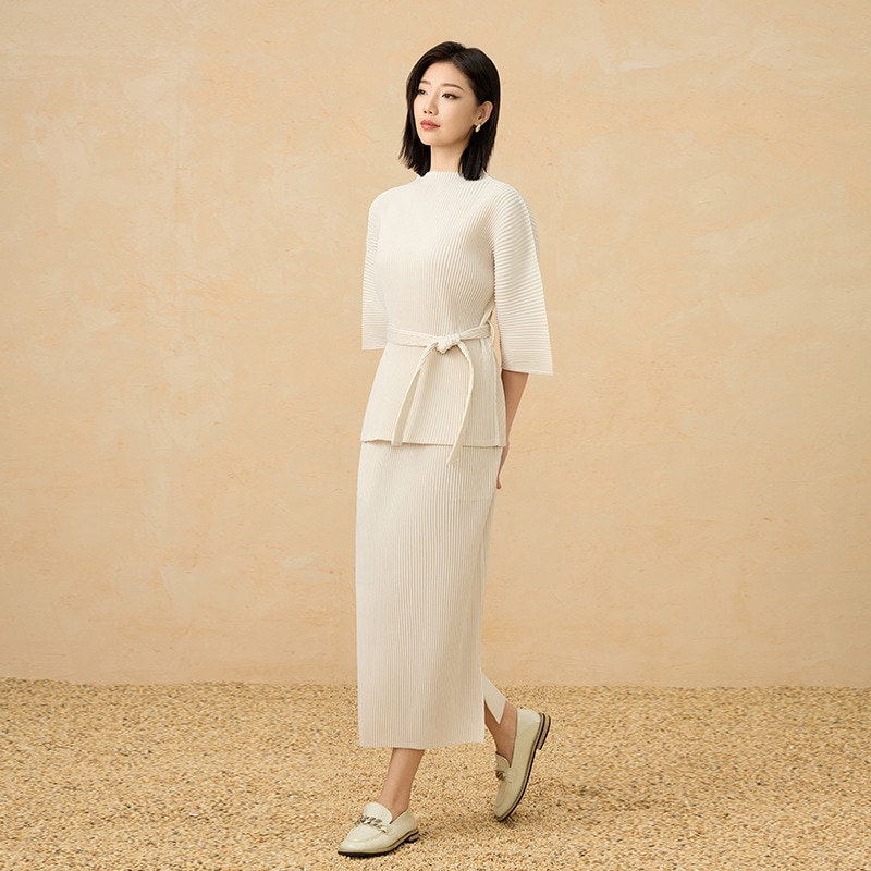 ミヤケファッションスーツ24初秋ハーフタートルカラーゆったりファッションレーストレーナーシンプルレトロ気質スカート