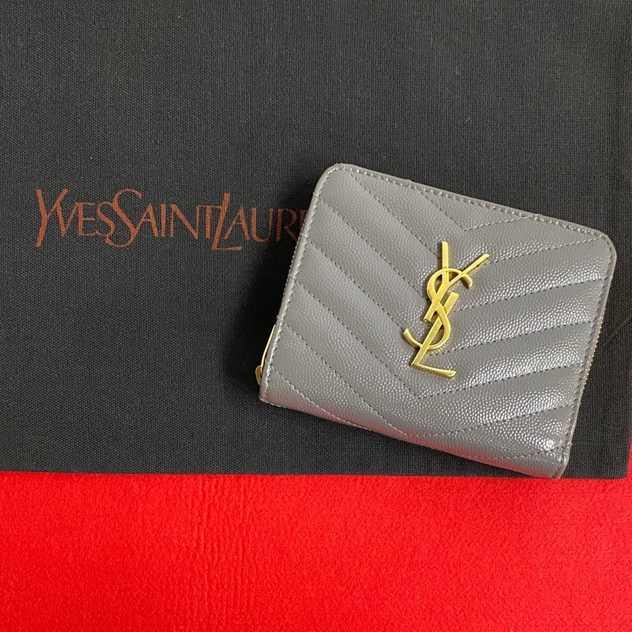 ラウンドジップ YSL ロゴ 金具二つ折り財布 レザー グレー 79403