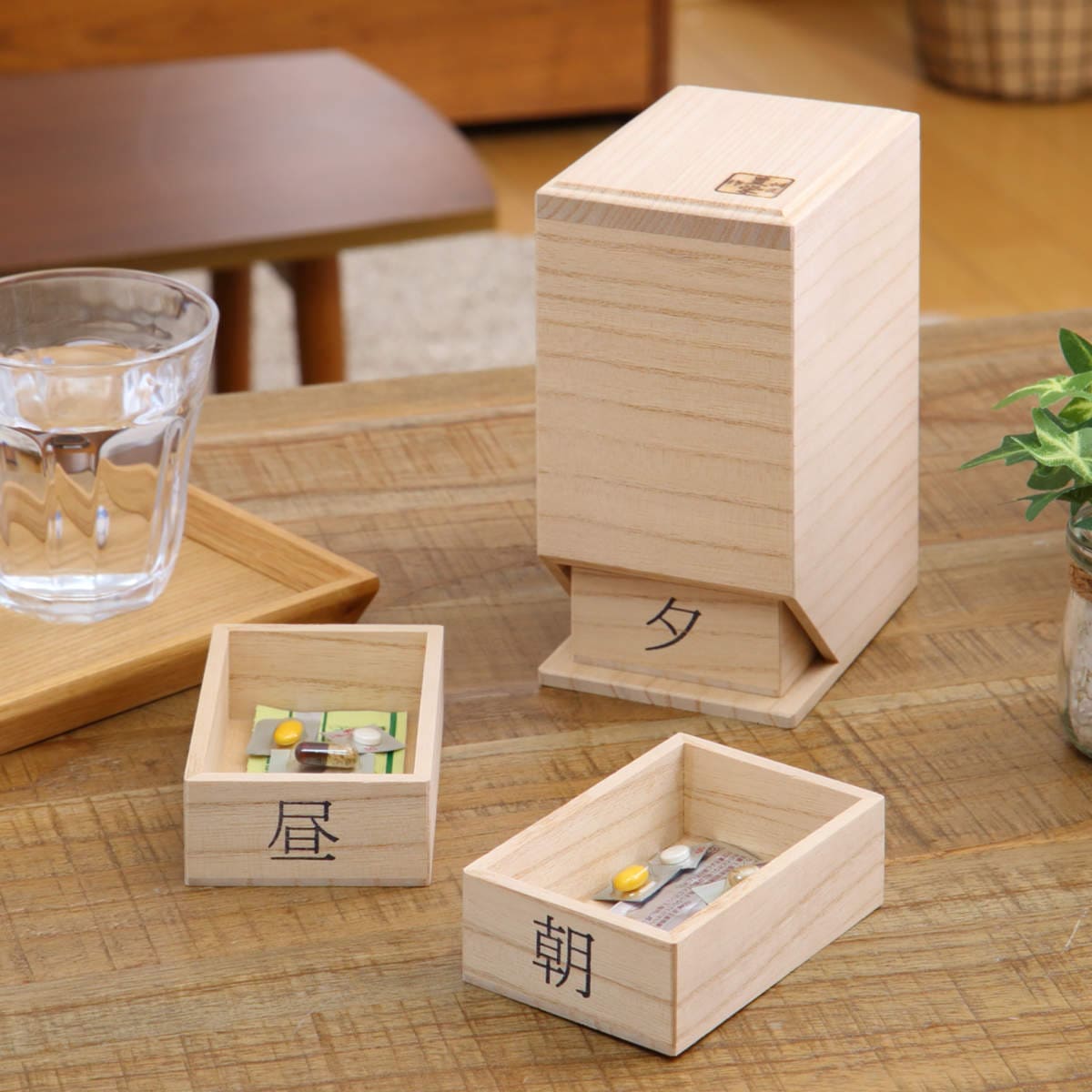 薬ケース 桐の薬入れ 無地 1日4回タイプ 1日分 桐製 薬入れ お薬ケース 薬箱 引き出し くすりケース 収納 薬 くすり くすり箱 朝 昼 夜 就寝前 薬管理 粉薬 桐 木製 錠剤
