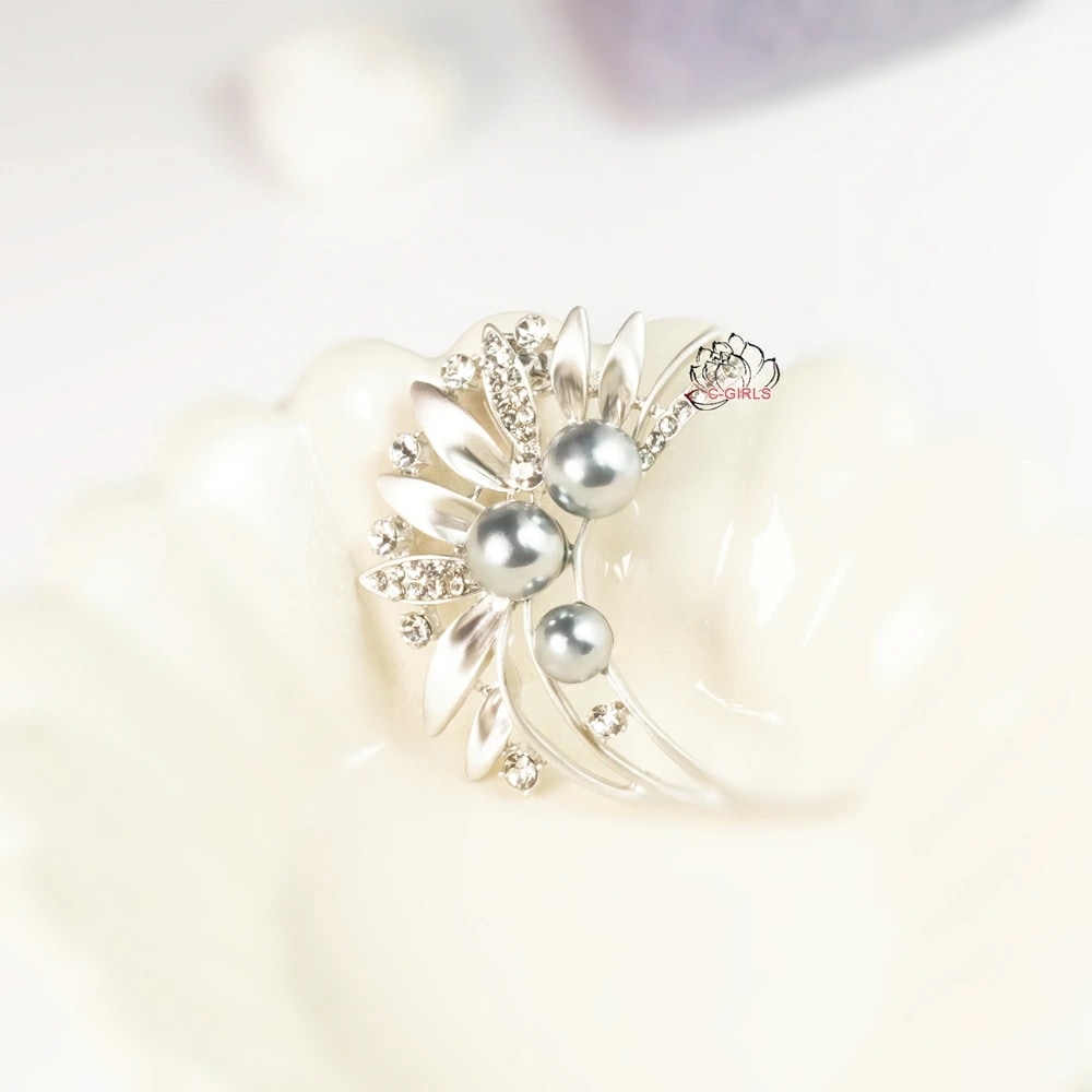 冠婚葬祭 真珠 羽 大粒10mmパール 定番8mm CZダイヤ ブローチ 花珠級貝パ ール 翼 花