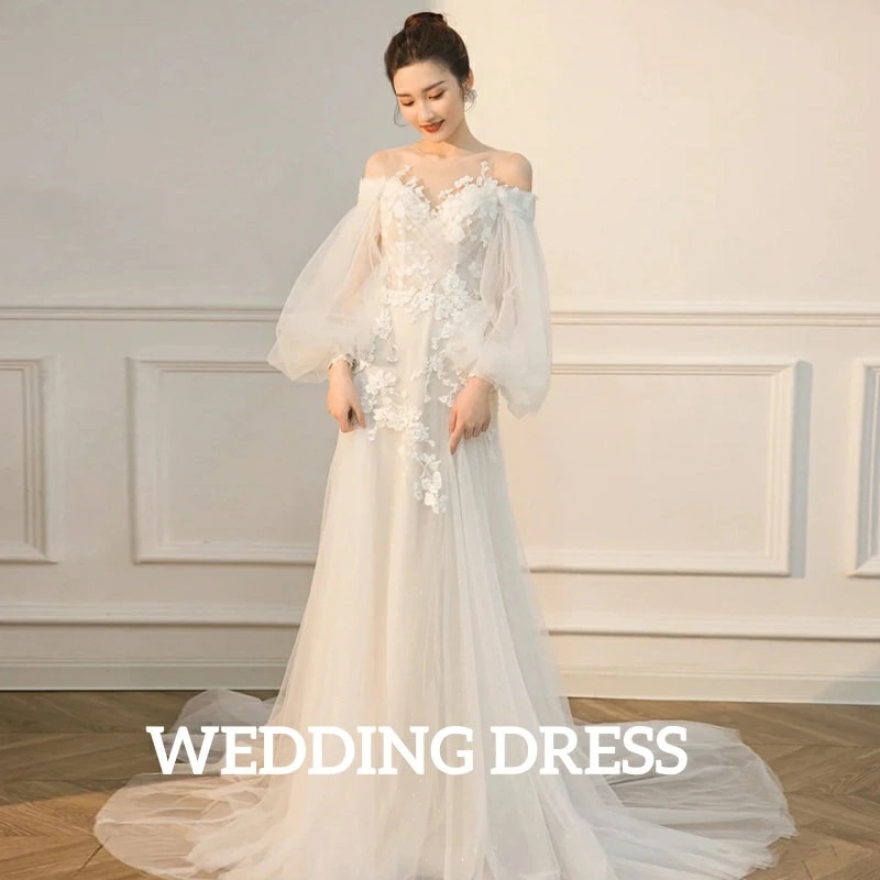 完売御礼ウェディングドレス 結婚式 宴会 パーティー イブニングドレス 花嫁ドレス フランス風 ホワイト オフショルダー エレガント 高級感 メッシュ 撮影 前撮り 森系 トレーン ロングドレス ファ