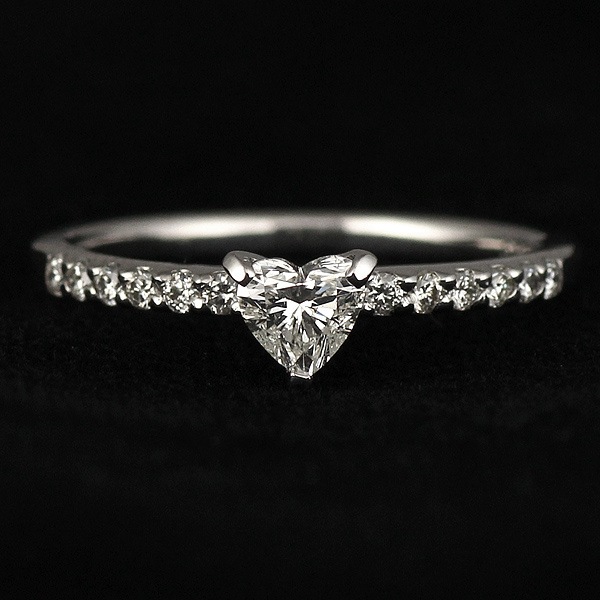 ダイヤモンド プラチナ ハートカット ダイヤモンド リング 婚約指輪 エンゲージリング 鑑別書付楽ギフ_包装