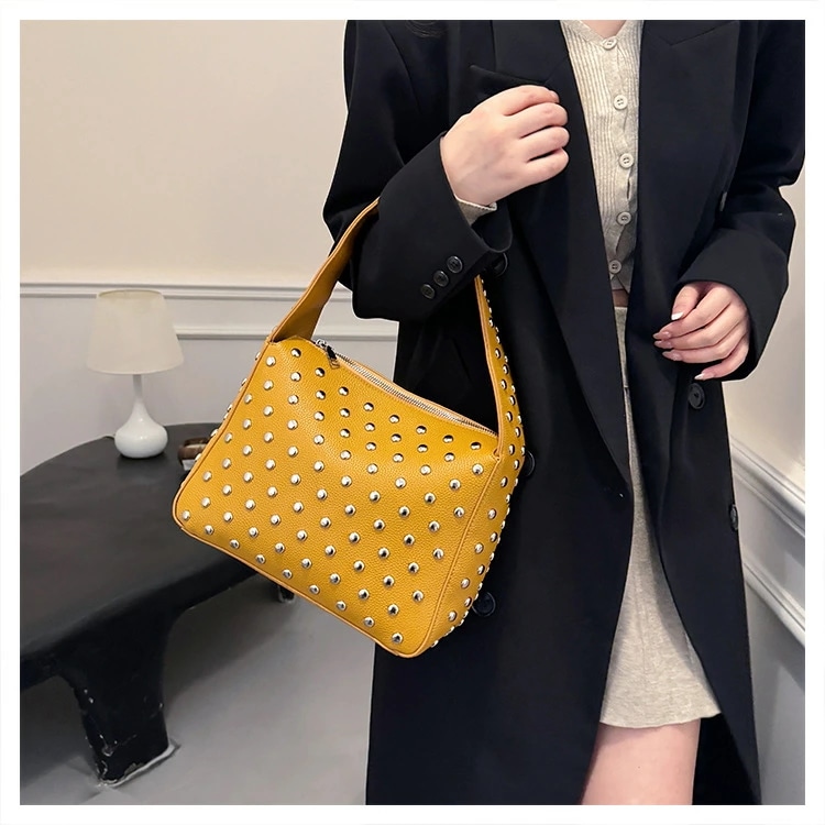 ショルダーバッグ　デザイン　韓国ファッション (T)