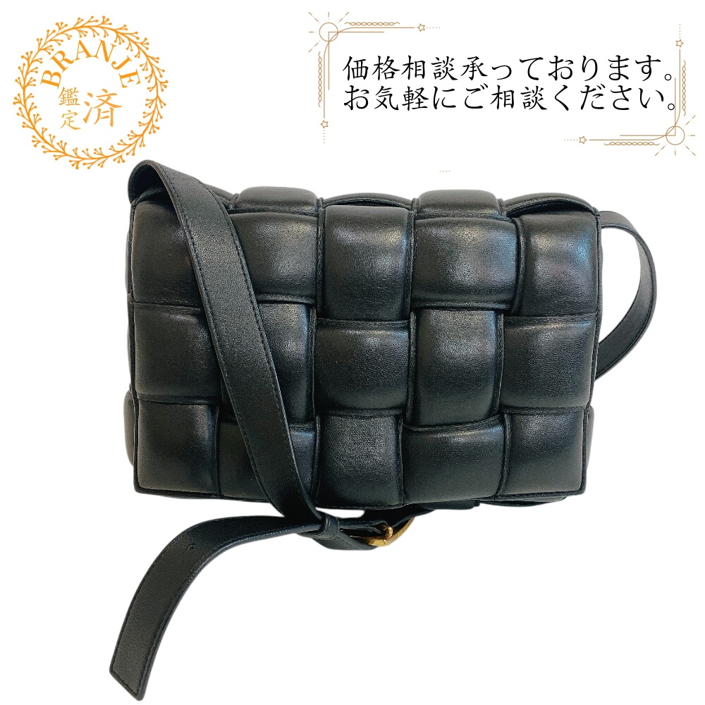 パデットカセット イントレチャート レザー ショルダーバッグ ブラック