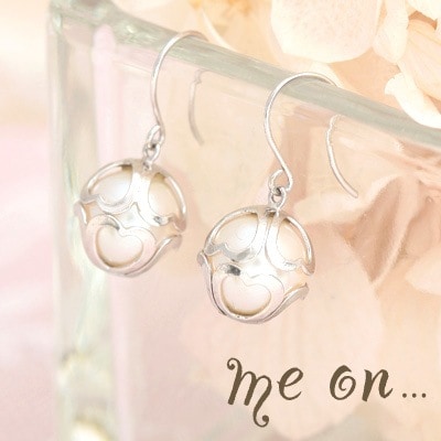 me on... K10WG ドプラパールハートフレームフックピアス 発送目安２-３週間