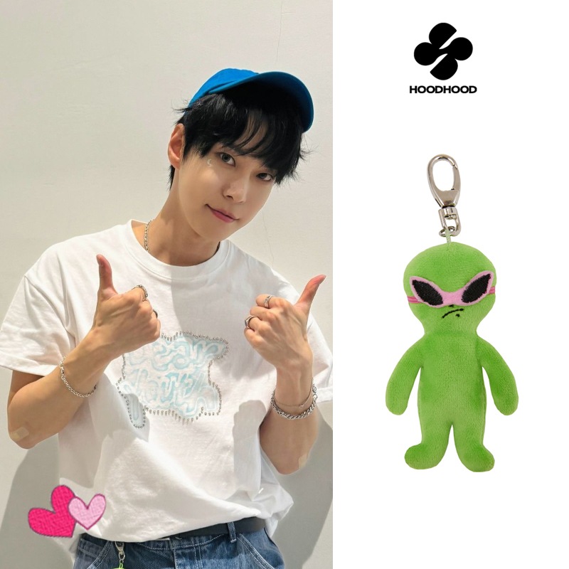 [NCT ドヨン着用］alienキーホルダー