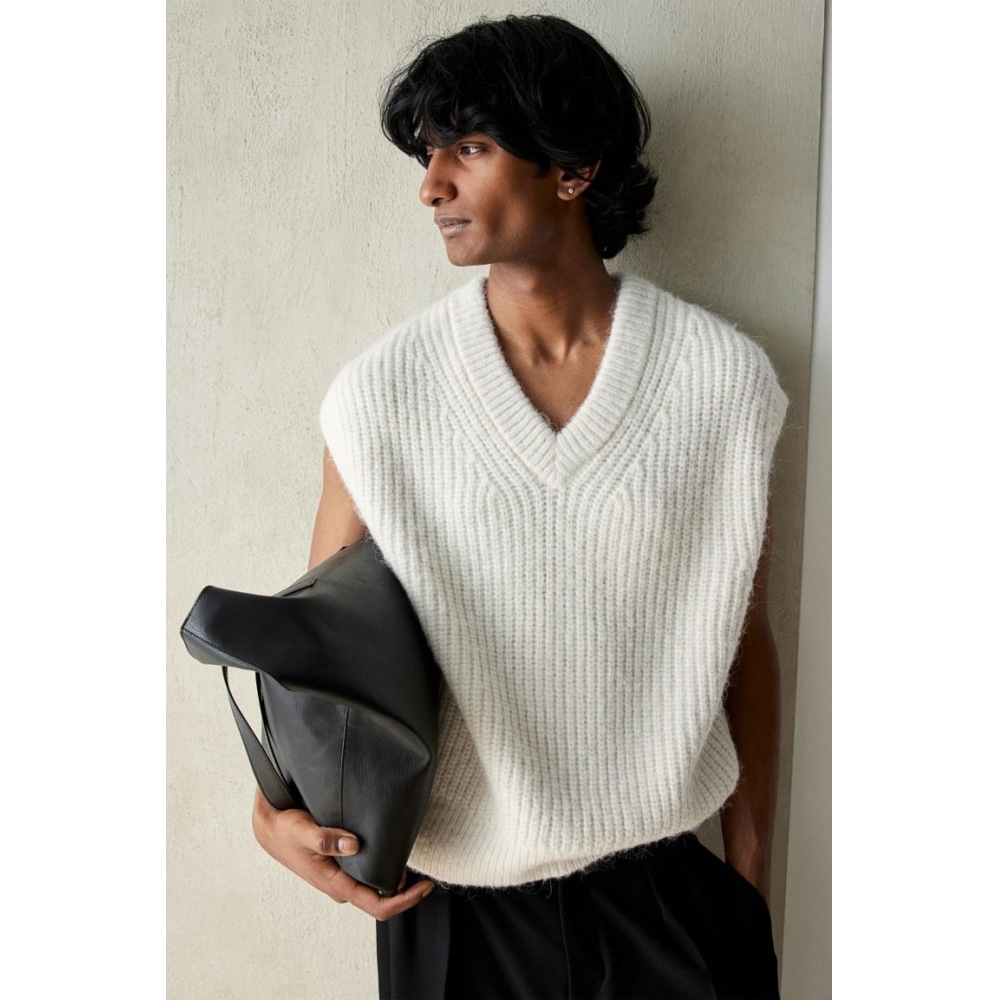 H&M Vネックセーターベストルーズフィットクリーム