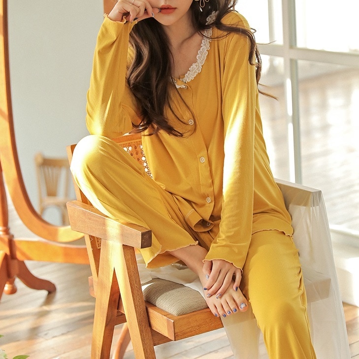 【日本未発売/送料無料】マタニティ パジャマ レース ラウンドネック 長袖 前開き 授乳口付き 4,829円