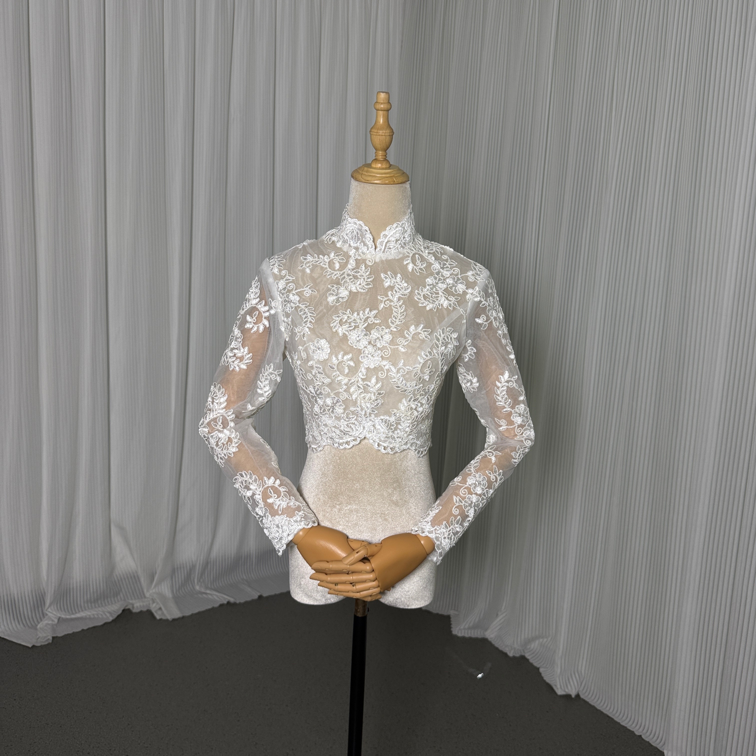 ボレロ 長袖 ハイネック パールボタン 上品花レース 結婚式 披露宴 前撮り