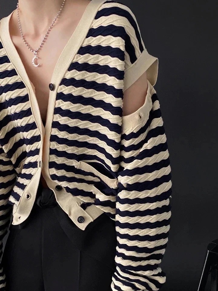 春秋の新型婦人服はとしていて袖を取り外して色のvネックのストライプのメリヤスのカー 4,523円