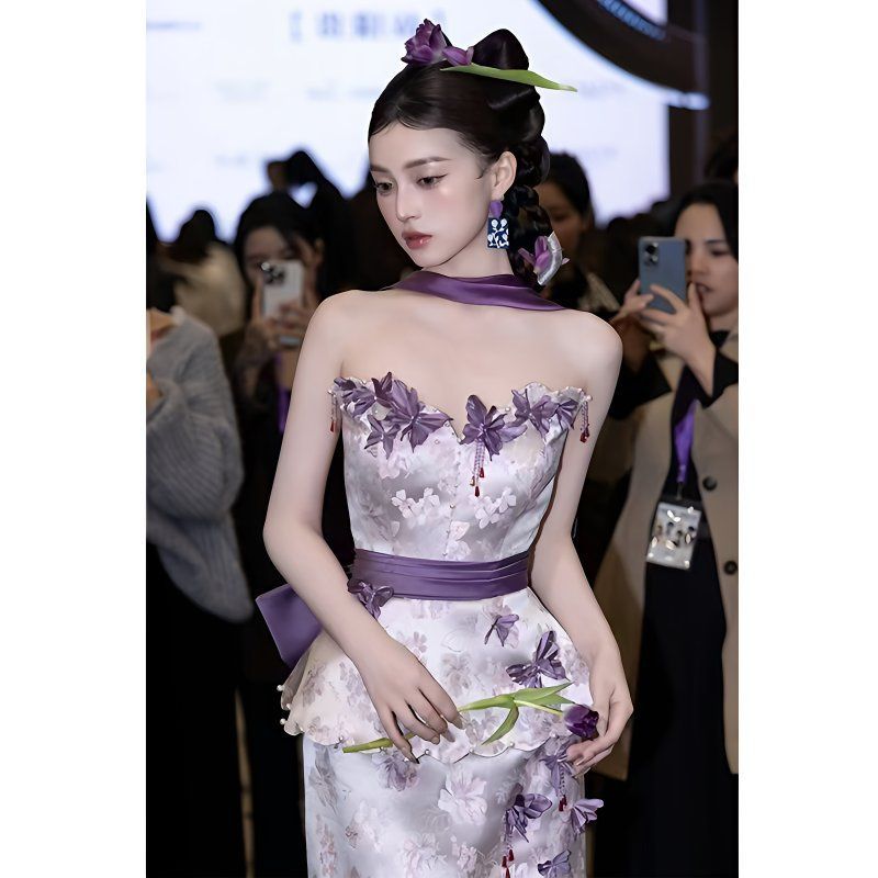 朝のドレス女性の花嫁の気質と朝のローブ服紫蝶のドレス