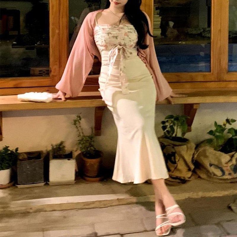 プラスサイズややぽっちゃりした女性用春と秋向けのモダンな中国風の高級ツーピーススーツセット：長袖カーディガンと花柄のサスペンダードレス