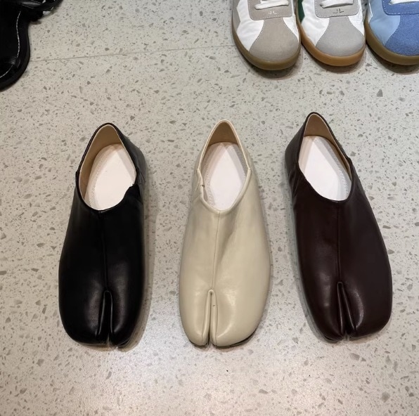 パンプス レディースシューズ 足袋ブーツ レザーシューズ レディースパンプス 革靴 美脚 脚長 足袋 タビ レザー PU かわいい 大人可愛い きれいめ シンプル カジュアル 大人 上品 おしゃれ