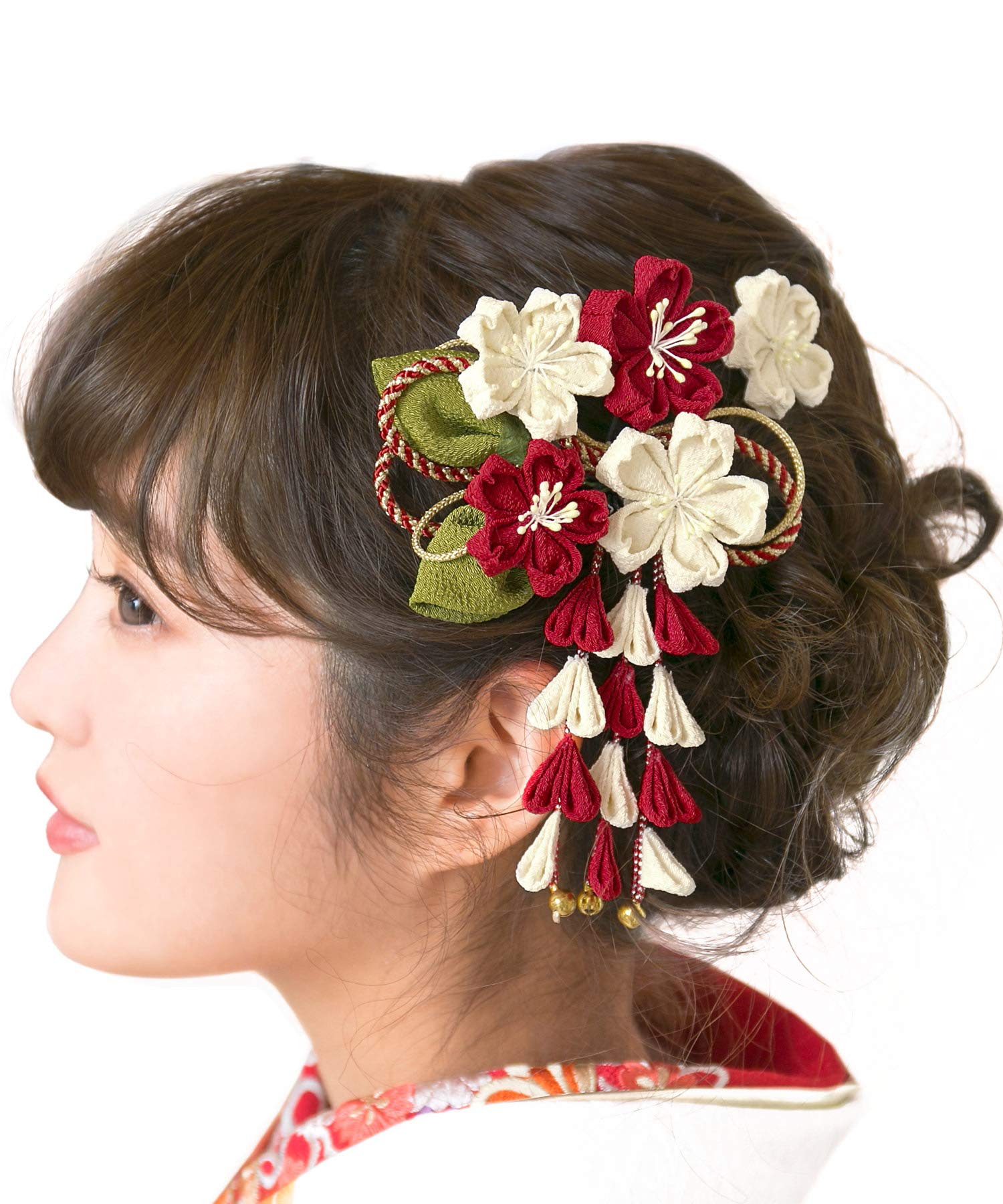 [SOUBIEN] (ソウビエン) 髪飾り 成人式 卒業式 つまみ細工 2点セット 赤 レッド 白 オフホワイト 桜 組み紐 藤下がり ぶら飾り 鈴 縮緬 ちりめん コーム Uピン 卒業式 袴 ヘアア 6,186円