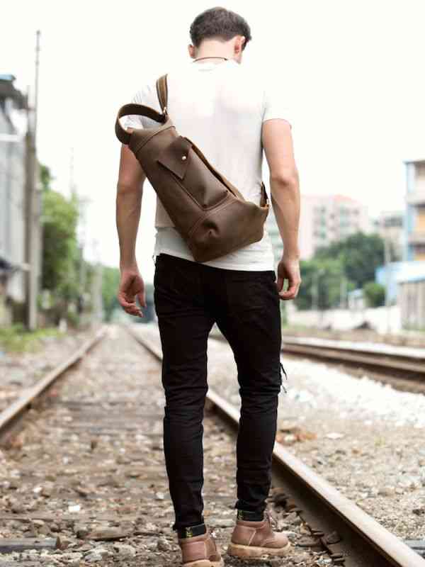 ボディバッグ メンズ きれいめ 50代 ショルダーバッグ 横型 おすすめ ウエストバッグ ハイ 30代 スポーツ 夏 革 ウエストポーチ 大きめ かっこいい 小さめ 40代 バッグインバッグ 春 ブラ