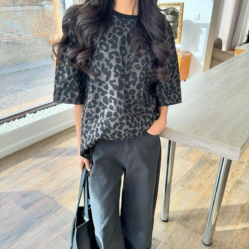 アニマル柄 Tシャツ カットソー プルオーバー ヒョウ柄 オルチャン 半袖 グレー ブラック 灰色 黒 ルーズ 韓国 レディース トップス かわいい 可愛い 大人可愛い 大人女子 きれいめ