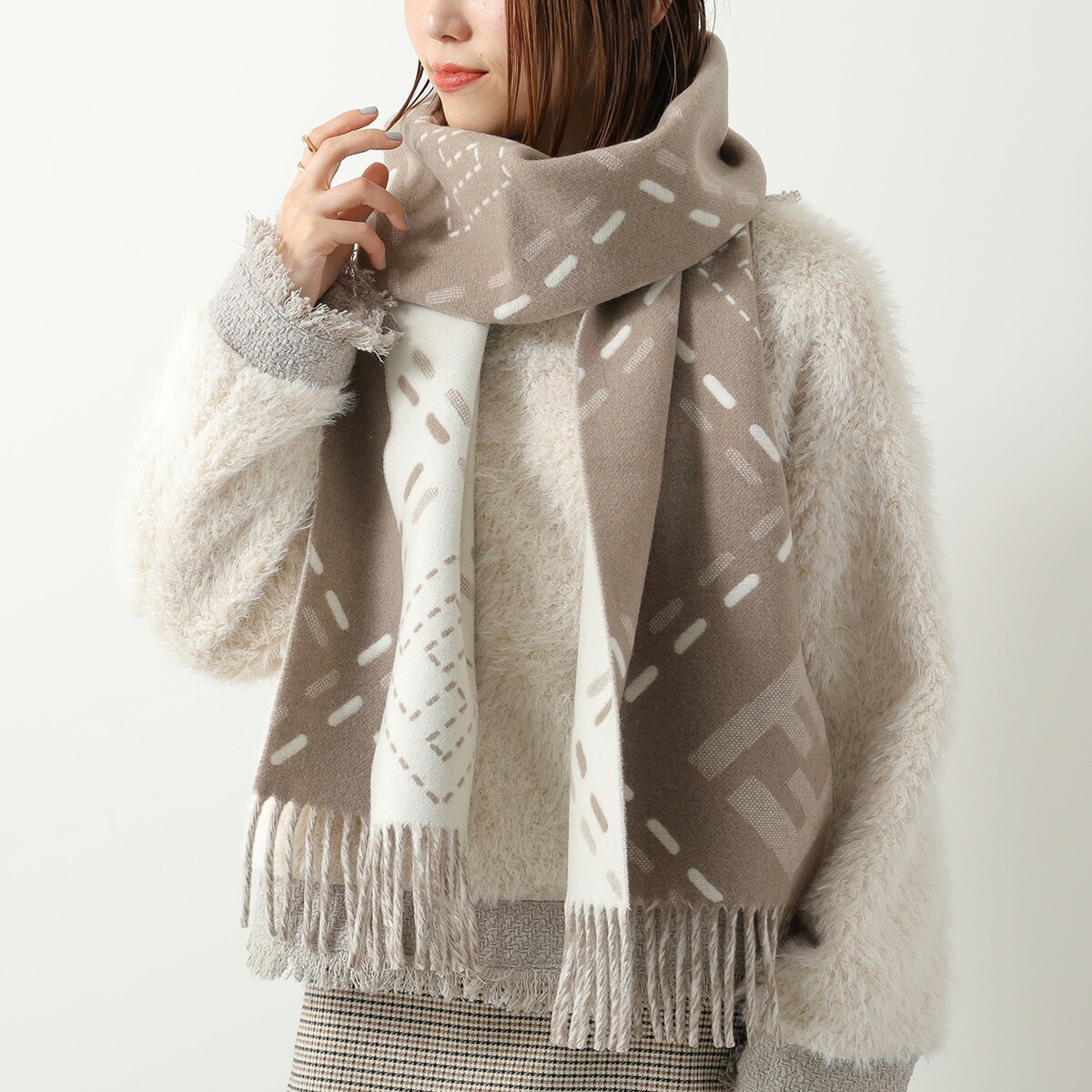 FENDI フェンディ マフラー FXT462 AYKU レディース FFロゴ FF柄 ズッカ柄 フリンジ ストール ウール スカーフ F0QD3/DOVE-GREY