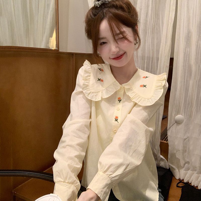 女性用の甘い刺繍レースのピーターパンカラーブラウス新しい秋のスタイルフランス風デザインレイヤードトップ