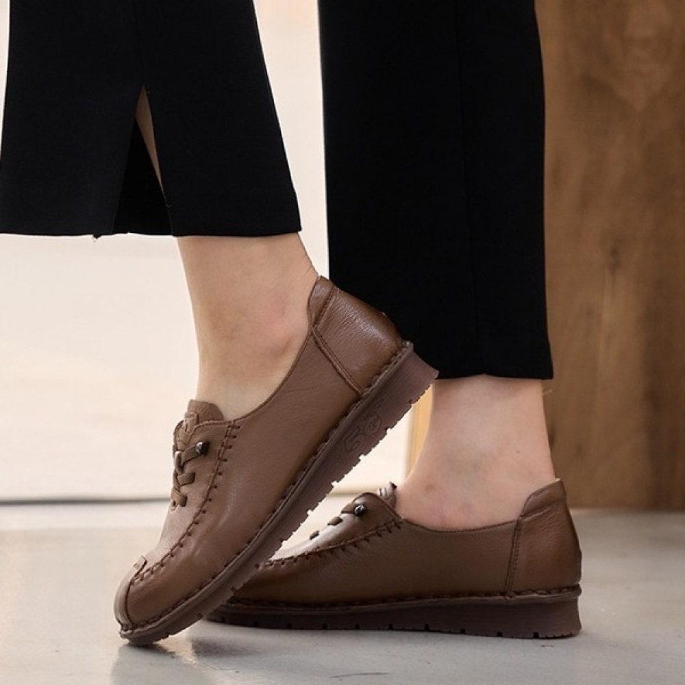 [Ninas Paris] メタルタブステッチライントウカバーレザーローファー