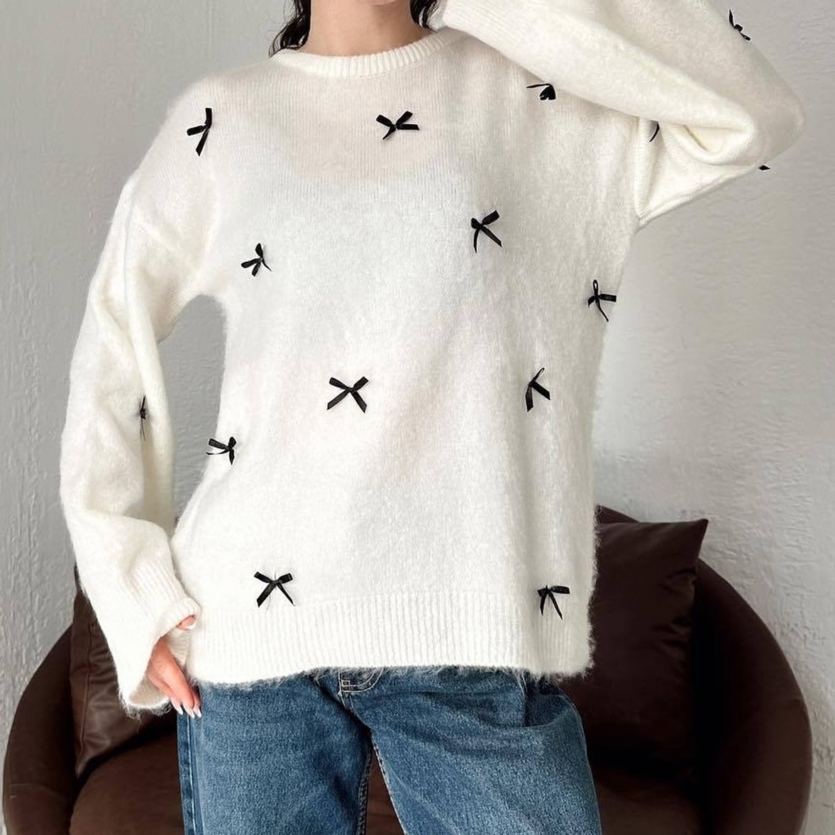 トップス ニット プルオーバー セーター シャギーニット レディース リボンデザインニット 細リボンシャギーニット バイカラー 黒リボン クルーネック 長袖 ドロップショルダー プルオーバーニット