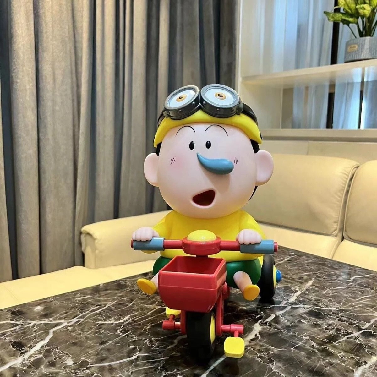 新作3点お得30O円OFFクレヨンしんちゃん自転車小呆小新戦車風間徹石小呆小葵白手は客間の置物を作っている