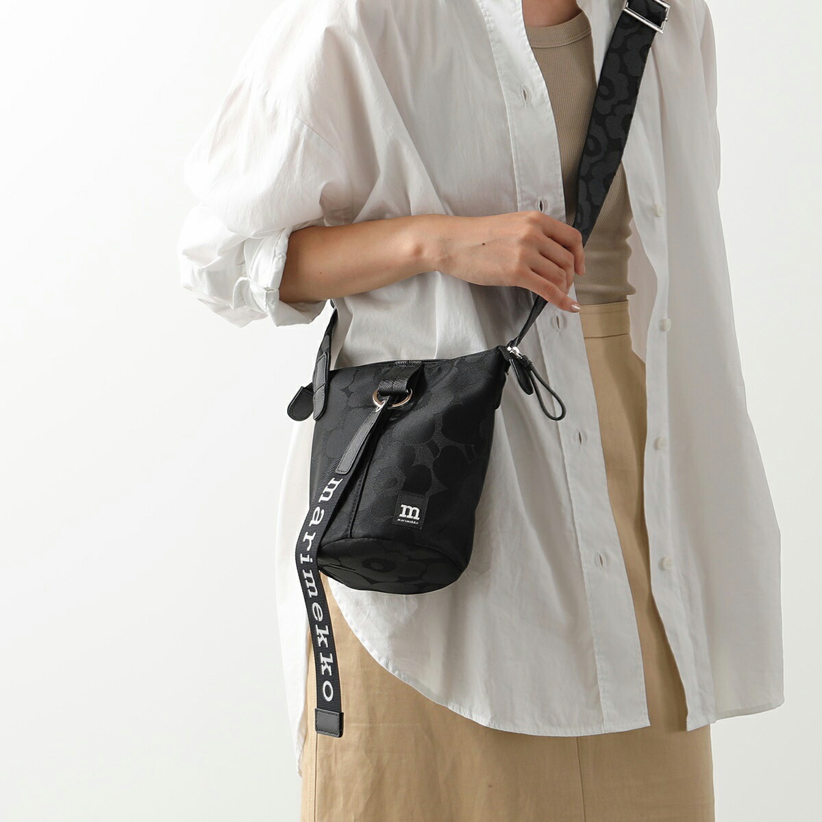 marimekko マリメッコ ショルダーバッグ 092228 Essential Bucket Unikko レディス ナイロン クロスボディバッグ ジャガード 花柄 ロゴ 鞄 999