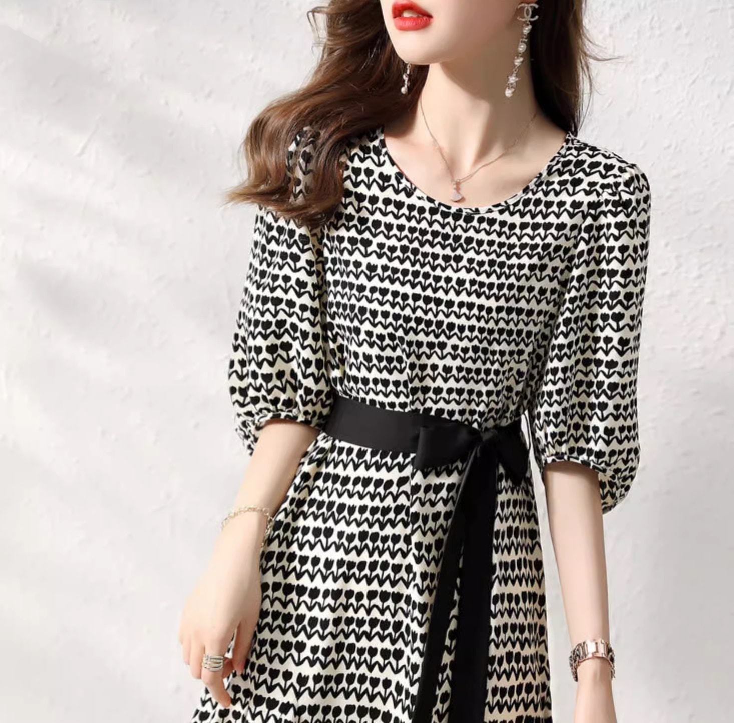 ワンピース 膝丈 ひざ丈 膝下 袖あり 半袖 5分袖 五分袖 ボリューム袖 Uネック ラウンドネック フレア セミフレア リボン ベルト ウエストマーク ウエストリボン かわいい 大人可愛い きれいめ