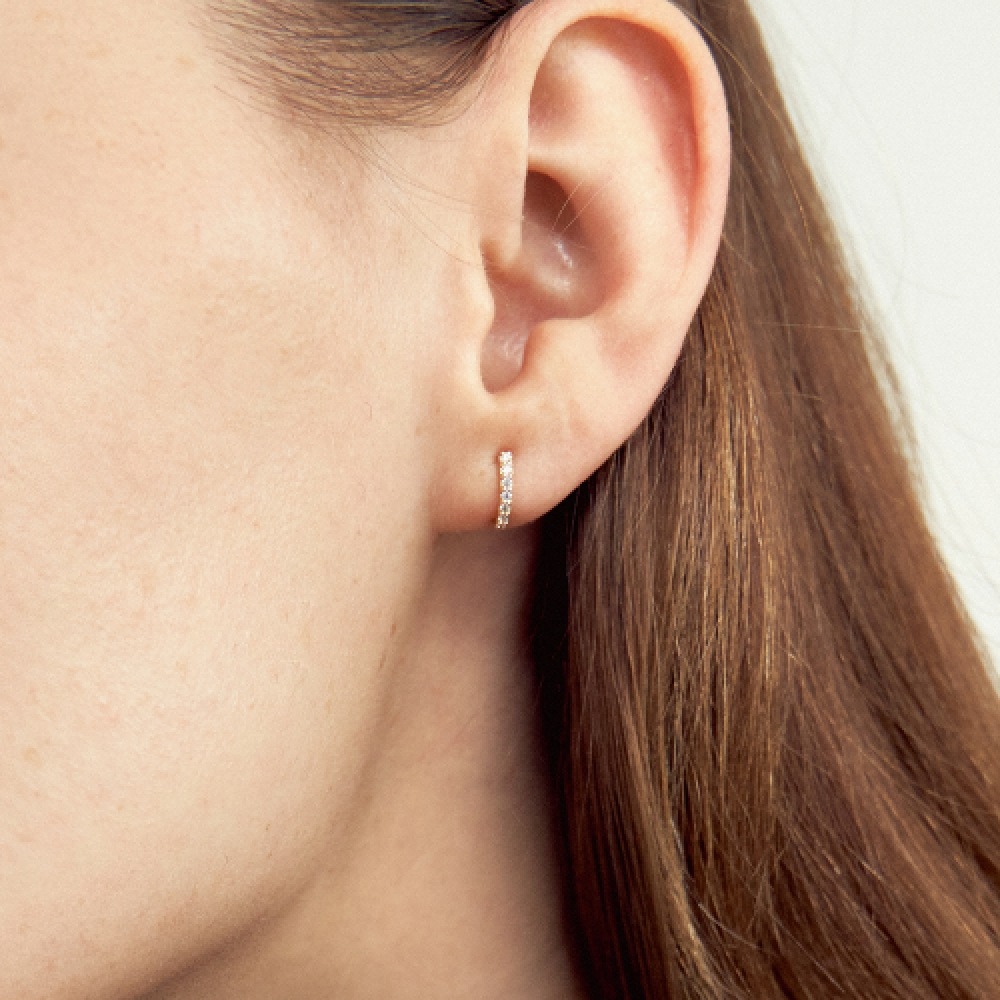 ランネ 14k ベーシックカーブパヴェスタッドピアス (14K ゴールド) LFE39