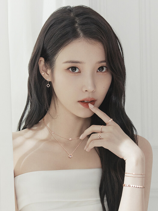 韓国人気商品 CLOVIA MIOELLO 14K くびかざり (JJCLNQ3BS150R4420) IU モデル 着用